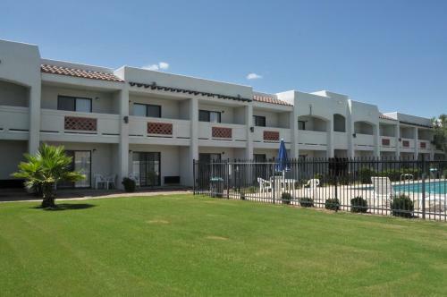 Posada Los Viajeros Inn