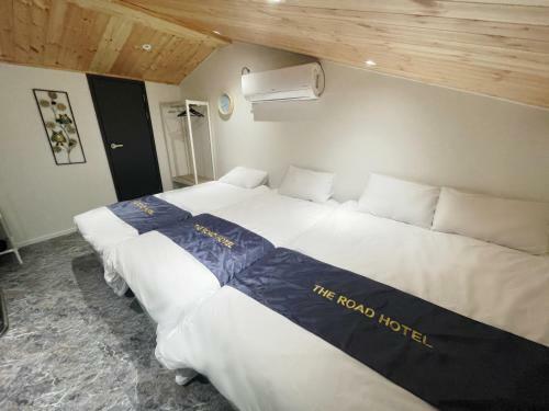 Hostal The Road Hotel