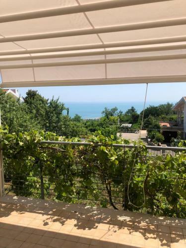 Casa Vista Mare Con Giardino