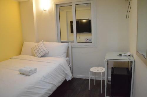 Hostal J Mini Hotel & House