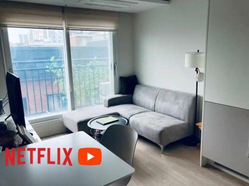 Chic Modern Apartment Next To Hwagok Station