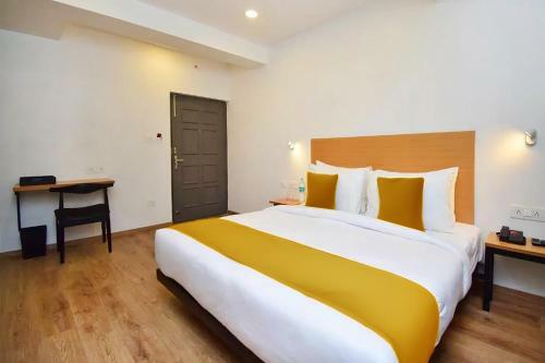 Fabhotel The Sky I