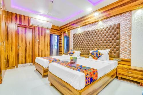Fabhotel Orion Crystal Park Circus