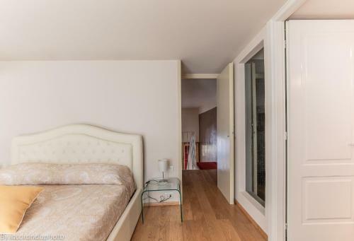 Elena House Gold Apartment