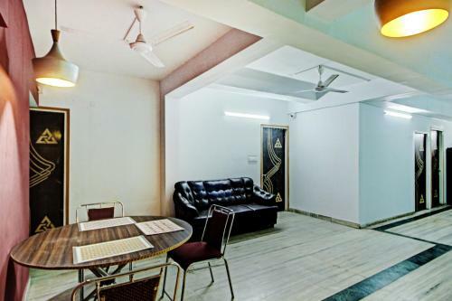 Hotel Collection O 81425 Gariahat Inn