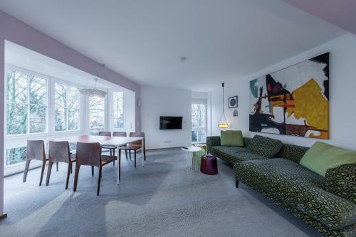 Hotel-restaurant-cafe Sch�ne Aussicht