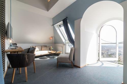 Hotel-restaurant-cafe Sch�ne Aussicht