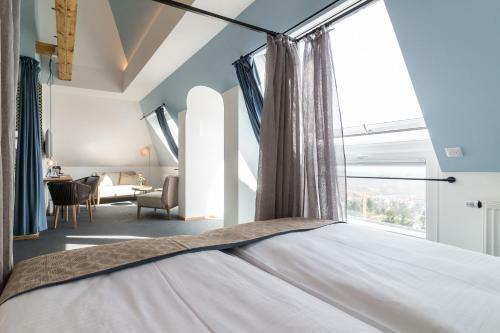 Hotel-restaurant-cafe Sch�ne Aussicht