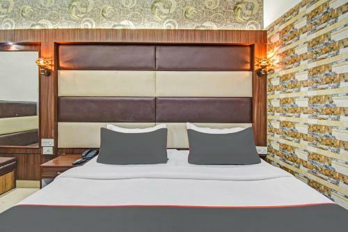 Collection O 83477 Hotel Diamond Suites
