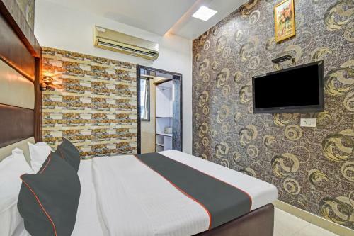 Collection O 83477 Hotel Diamond Suites