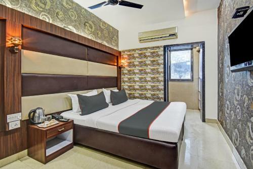 Collection O 83477 Hotel Diamond Suites
