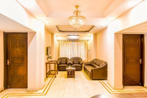 Hostal B S Guest House