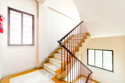 Hostal B S Guest House