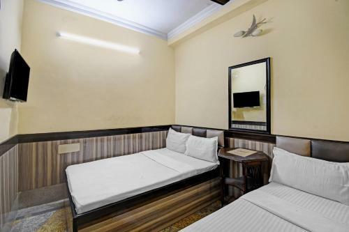 Oyo 84102 Hotel Delux