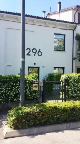 Hostal Guest House 296
