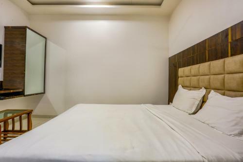 Hotel Fabexpress Elvis Inn