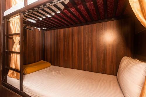 Hotel Almas Dormitory Andheri West