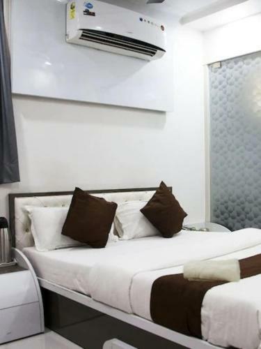Hotel Satellite