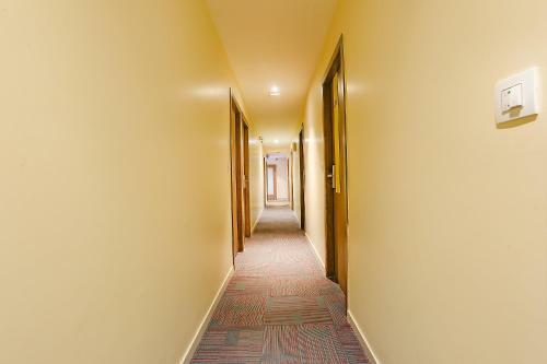 Fabhotel Royal International