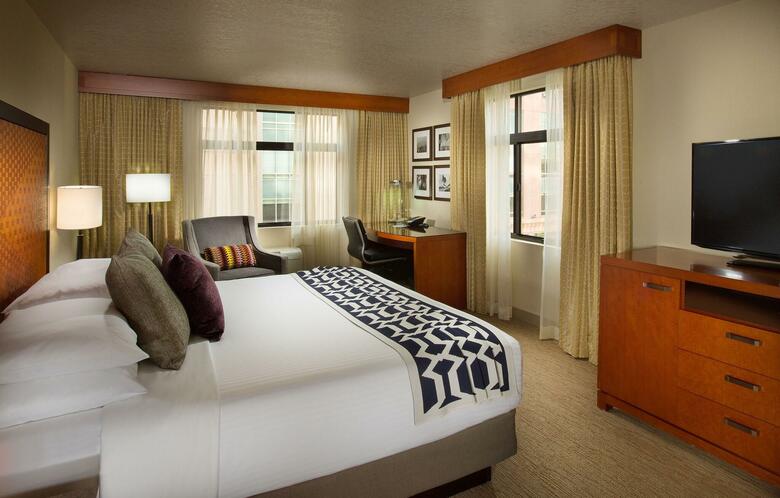 Hotel Paramount
