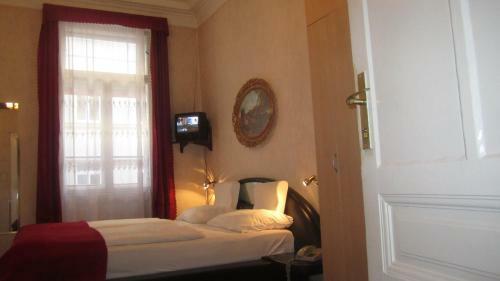 Hostal Hotel Pension Adria