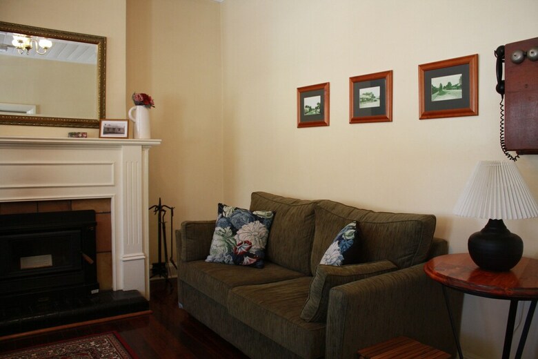 Bed & Breakfast Greenock's Old Telegraph Station