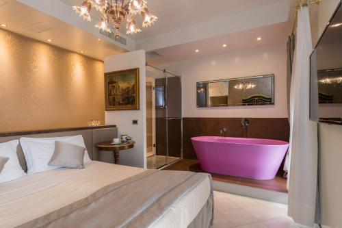 Hostal Locanda Leon Bianco On The Grand Canal