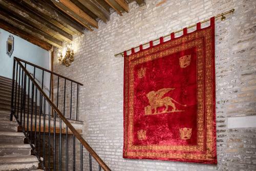 Hostal Locanda Leon Bianco On The Grand Canal