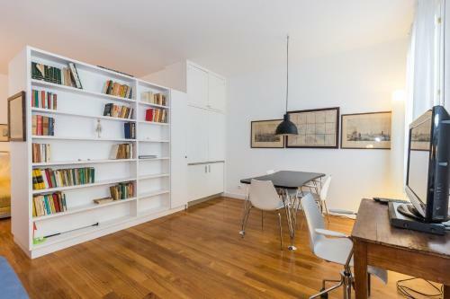Hostal Amadeus Holidays