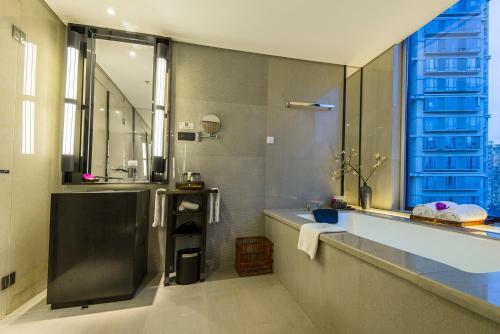 Shuibu Joy Spa Hotel
