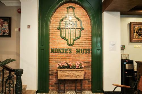 Hostal Nonies Huis Cibubur