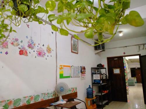 Hostal Pelangi Trenggilis Guesthouse