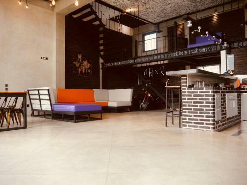 Rock N' Roll Villa