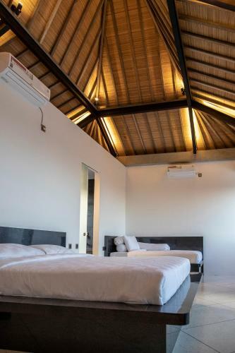 Rock N' Roll Villa