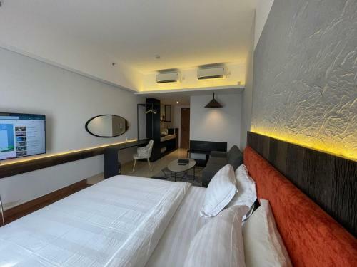 Ruby Apartment #4