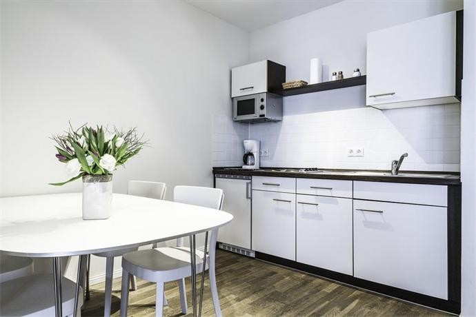 Schoenhouse Apartments