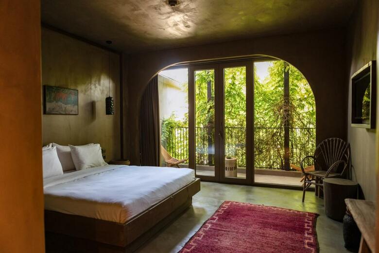 Life Gallery Hotel