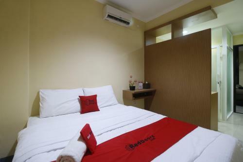 Hostal Reddoorz Near Itc Cempaka Mas