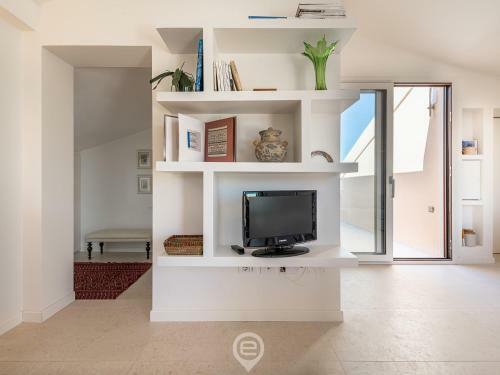 Panoramic Seaview Apartment - Near The Beach
