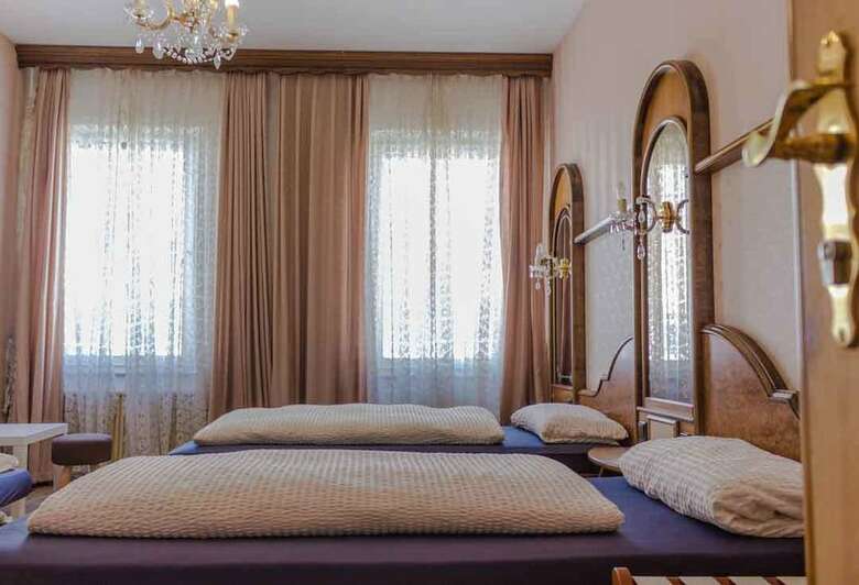 Hotel Five Seasons