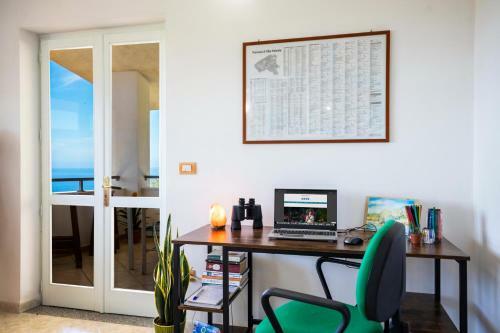 Hostal The Olive Tree - Seaview Apartment