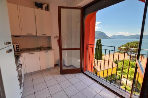 3-bedroom Lake View Apartment Camelia 40