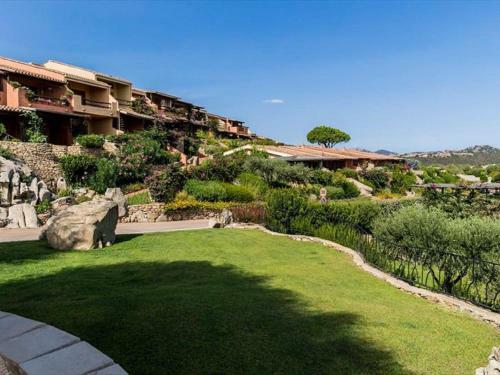 Cosy Holiday Home In Marinella With Shared Pool