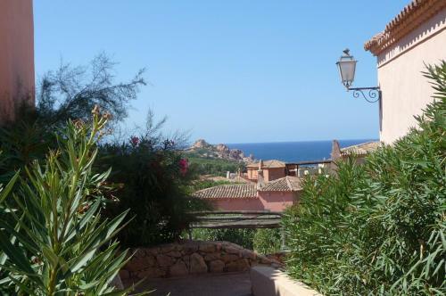 Sea View Apartment, Only 6 Mins Walk To Beach