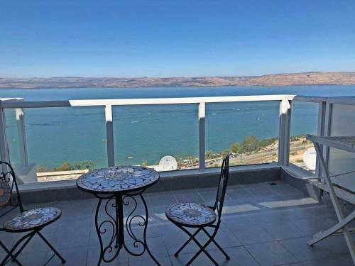 Spacious Apartment & Lovely View!