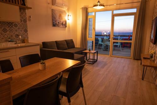 Hostal Sunset B&B