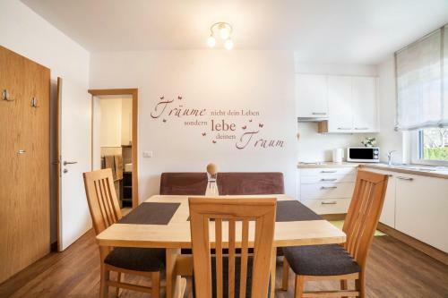 Apartamento Schnitzer Ferienwohnung Holunder