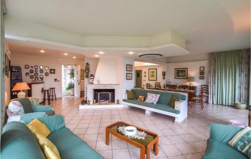 Stunning Home In Furnari With 5 Bedrooms