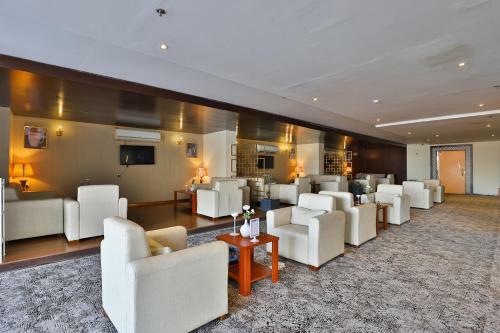 Capital O 338 Asian Hotel