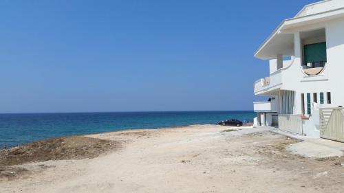 Casa Vicino Mare ( Sea Rocks Cottage)